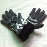 Knitted gloves with fleece
