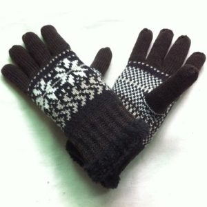 Knitted gloves with fleece