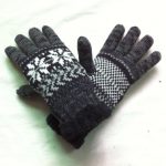 Knitted gloves with fleece