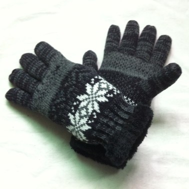 Knitted gloves with fleece