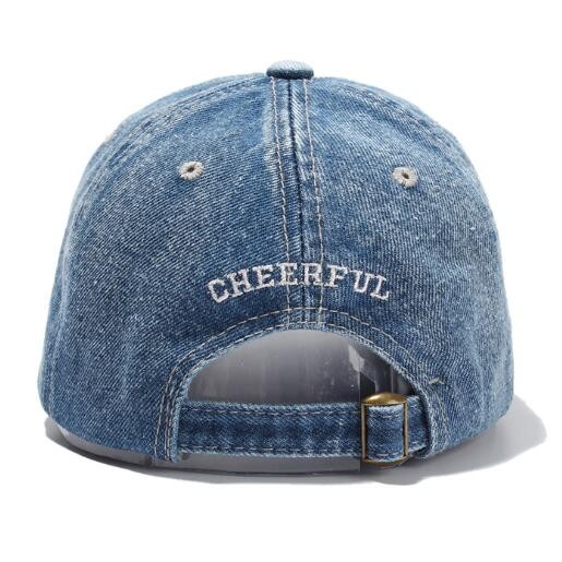 Washed baseball cap with embroidery