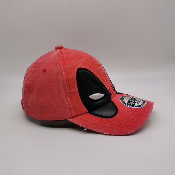 Topi marvel merah gaya basuh pecah