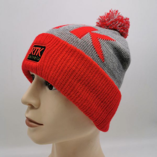 Customized Pom Hats Jacquard Embroidery Patched Beanie Hats