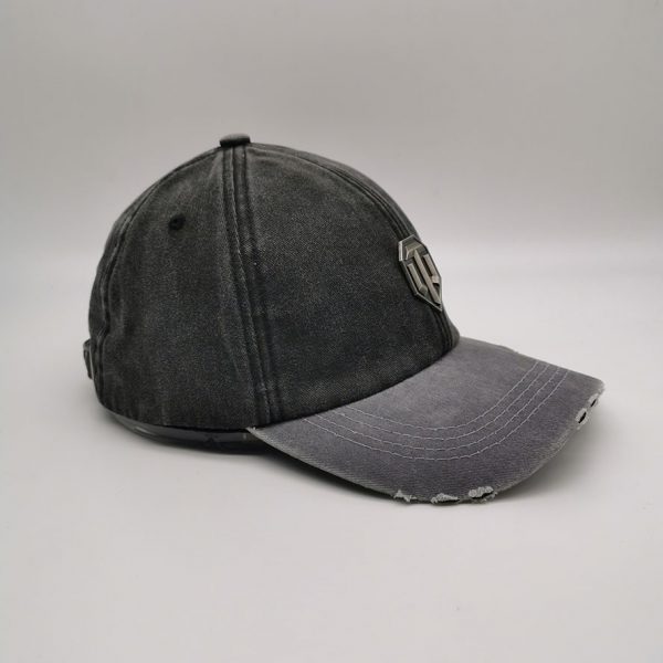 Cappello vintage Tank placcato logo in metallo